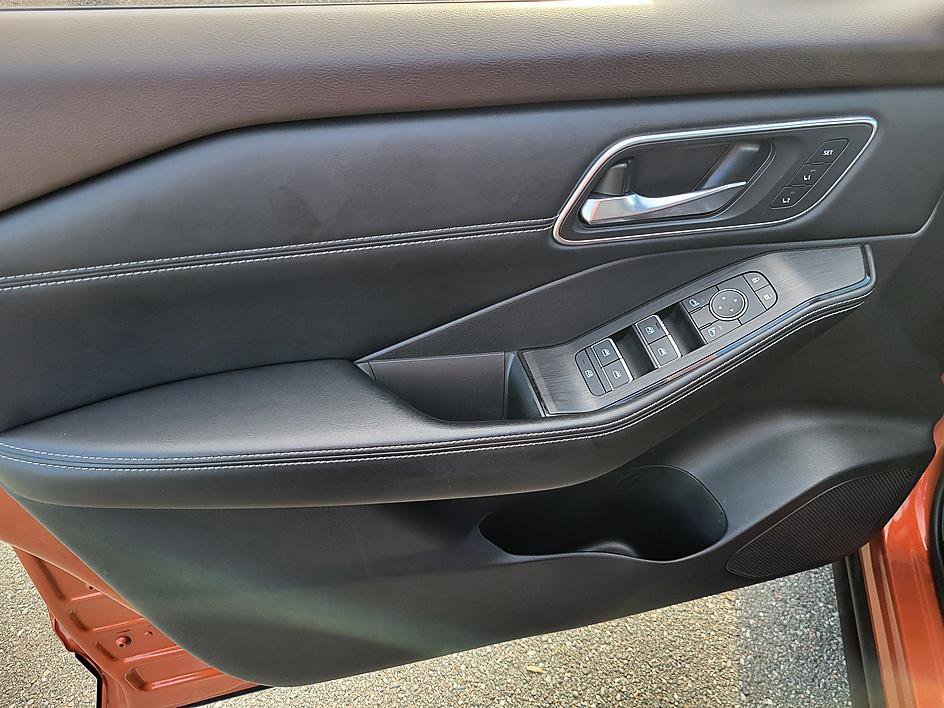 Used 2021 Nissan Rogue SL w/ Premium Package image 9