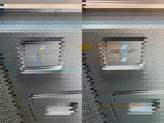 New 2025 Volkswagen Tiguan SE image 33