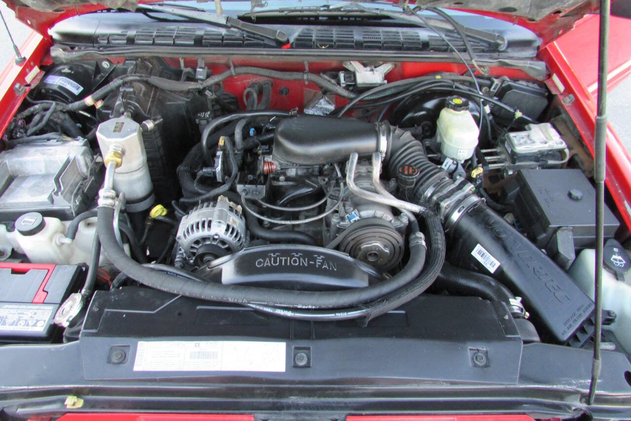 Used 2003 Chevrolet Blazer LS w/ Preferred Equipment Group image 11