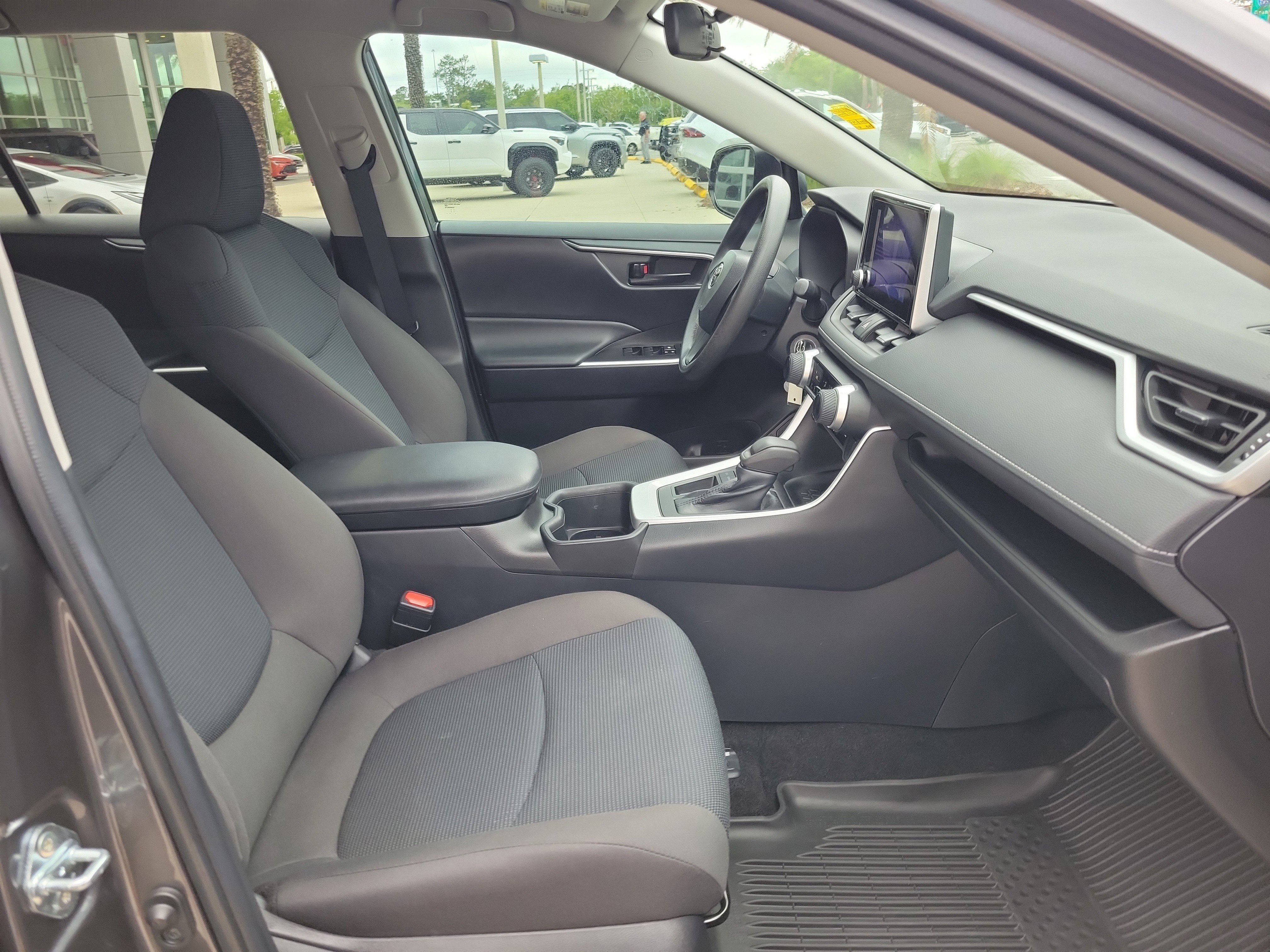 Certified 2023 Toyota RAV4 LE FWD image 31