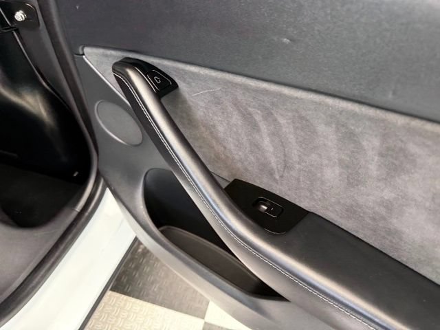 Used 2021 Tesla Model Y Long Range AWD/4WD image 26