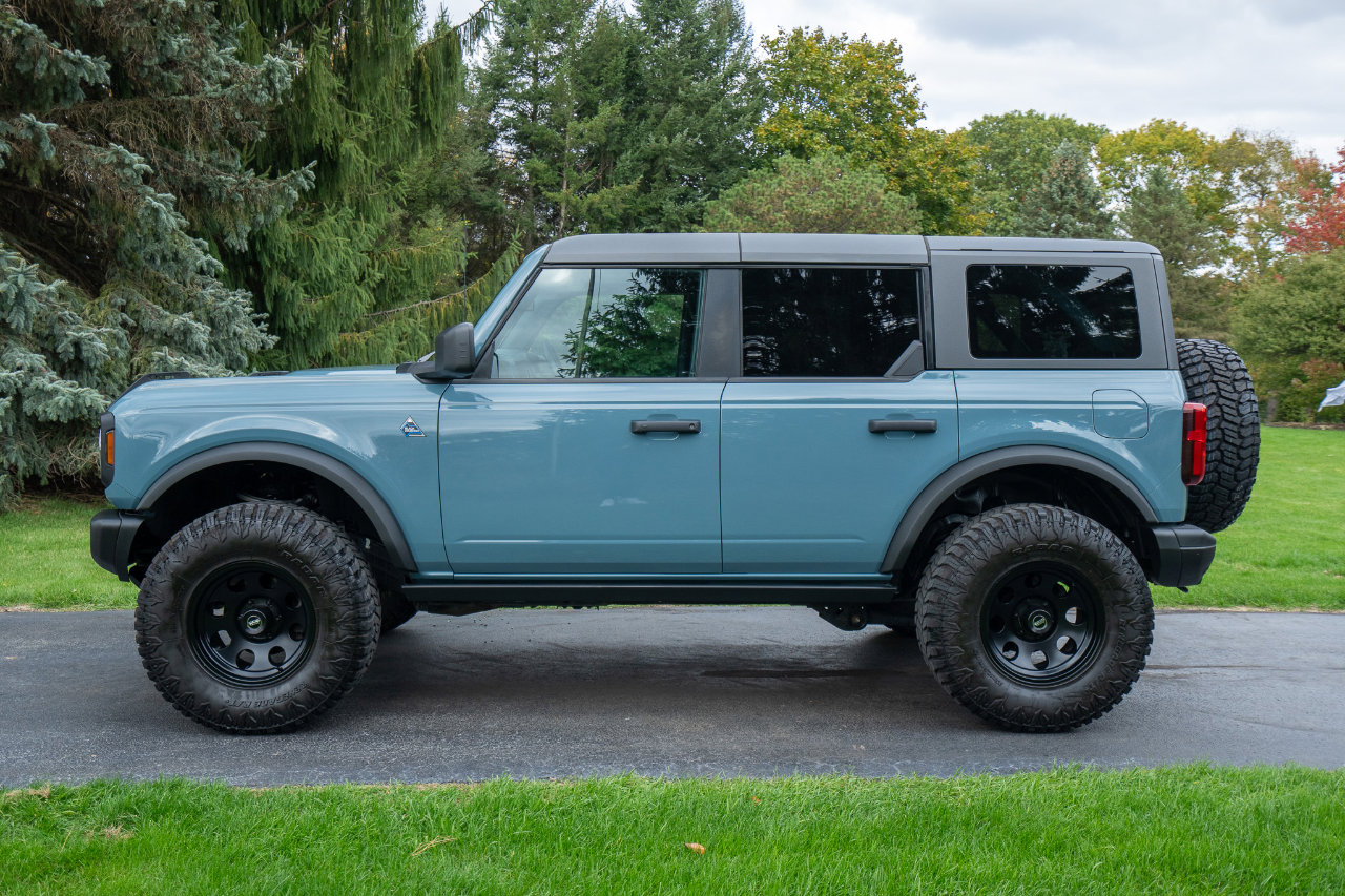 Used 2022 Ford Bronco Black Diamond image 6