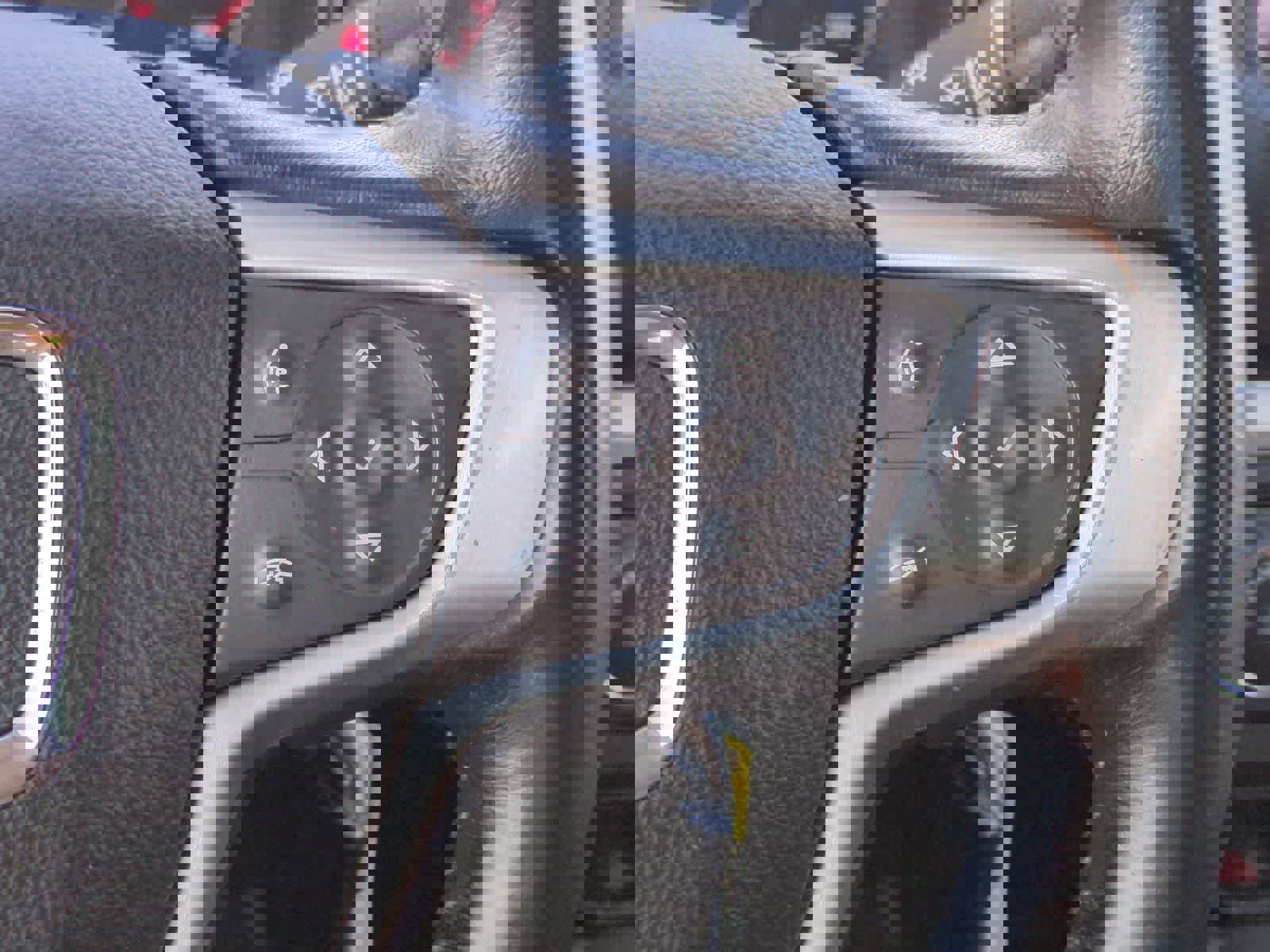 Used 2015 GMC Canyon SLE image 24