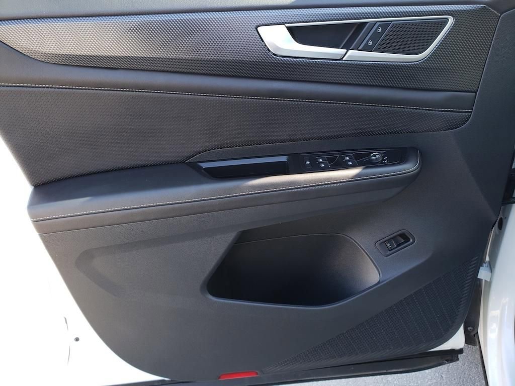 Used 2024 Volkswagen Atlas Cross Sport SEL image 20