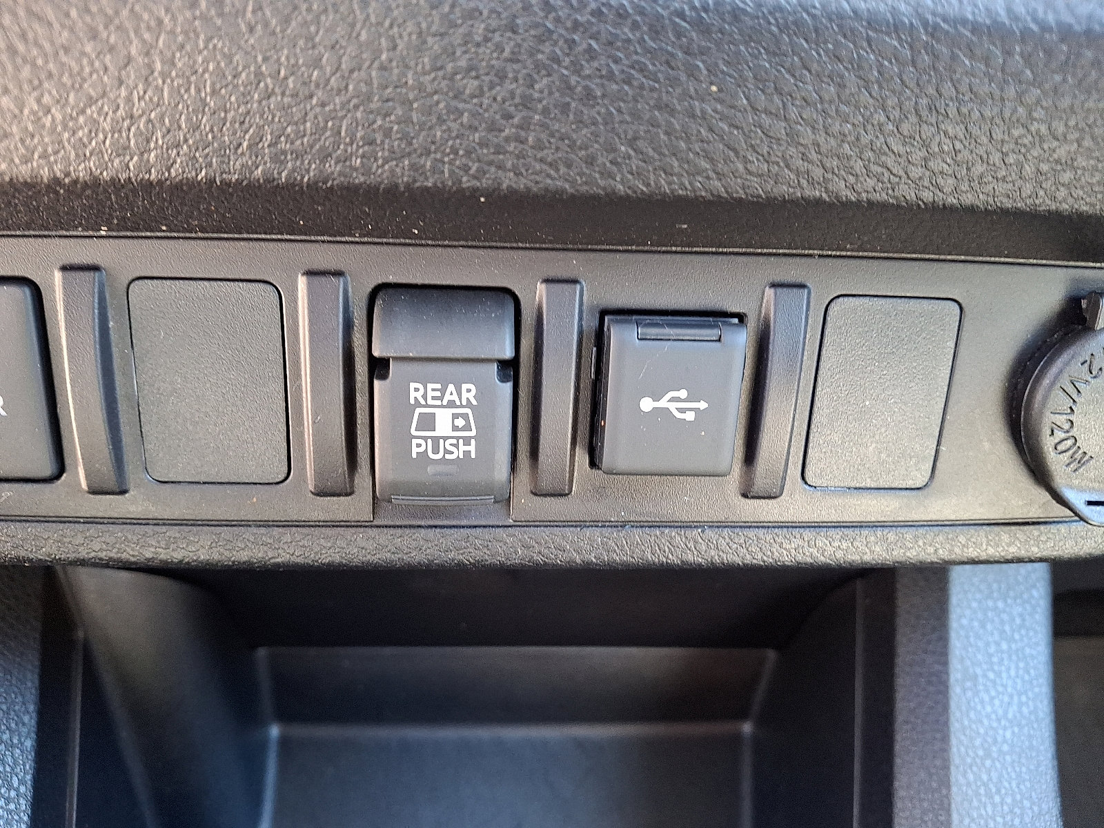 Used 2022 Toyota Tacoma SR5 AWD/4WD image 34