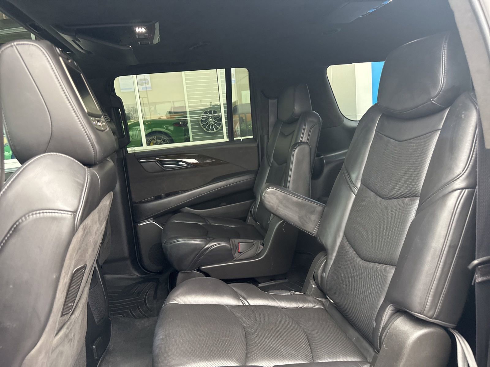 Used 2017 Cadillac Escalade ESV Platinum image 19