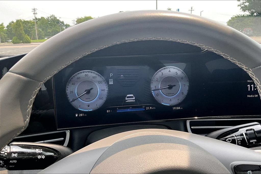 Used 2025 Hyundai Elantra SEL FWD image 18