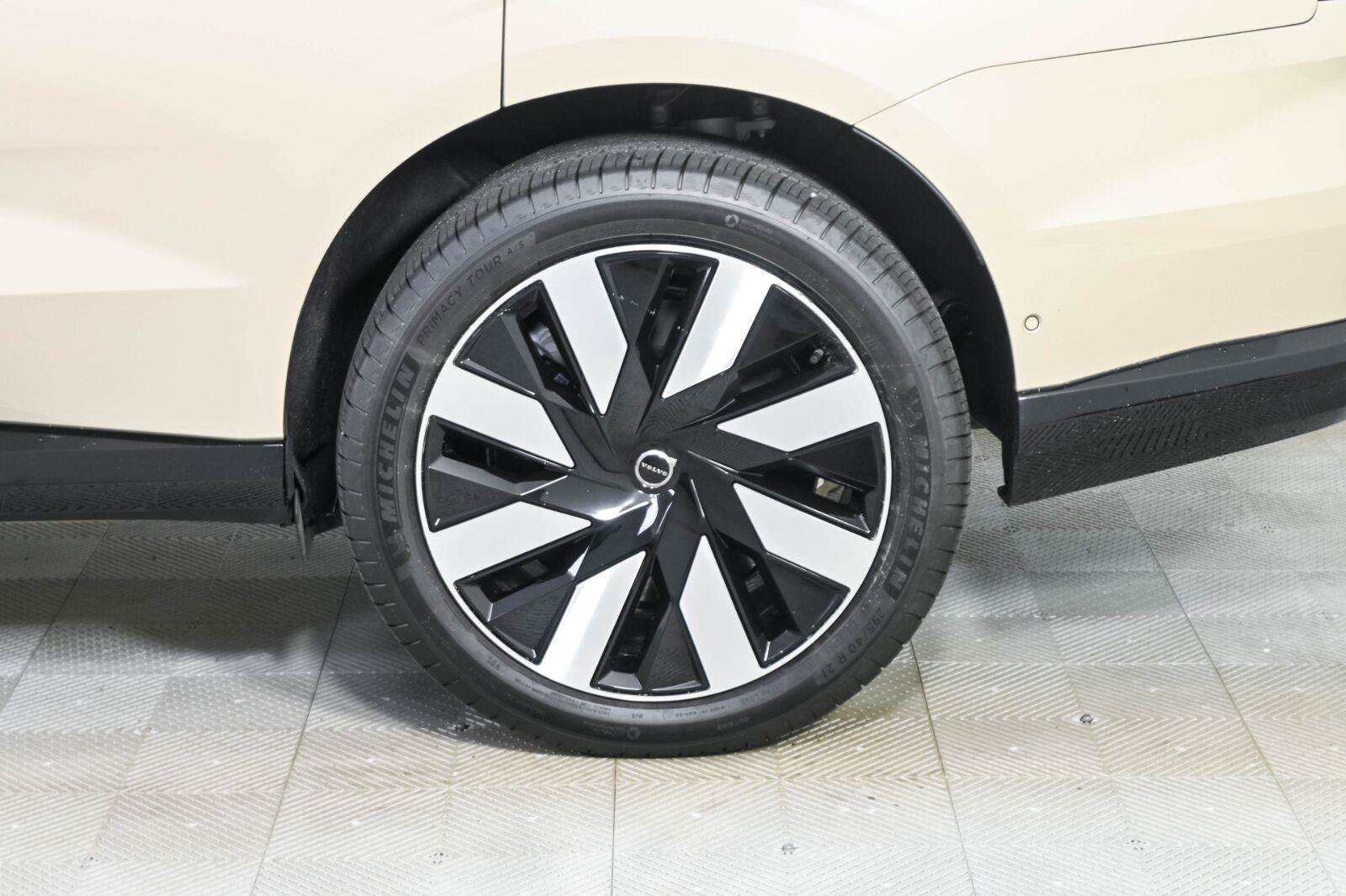Used 2025 Volvo EX90 Ultra AWD/4WD image 38