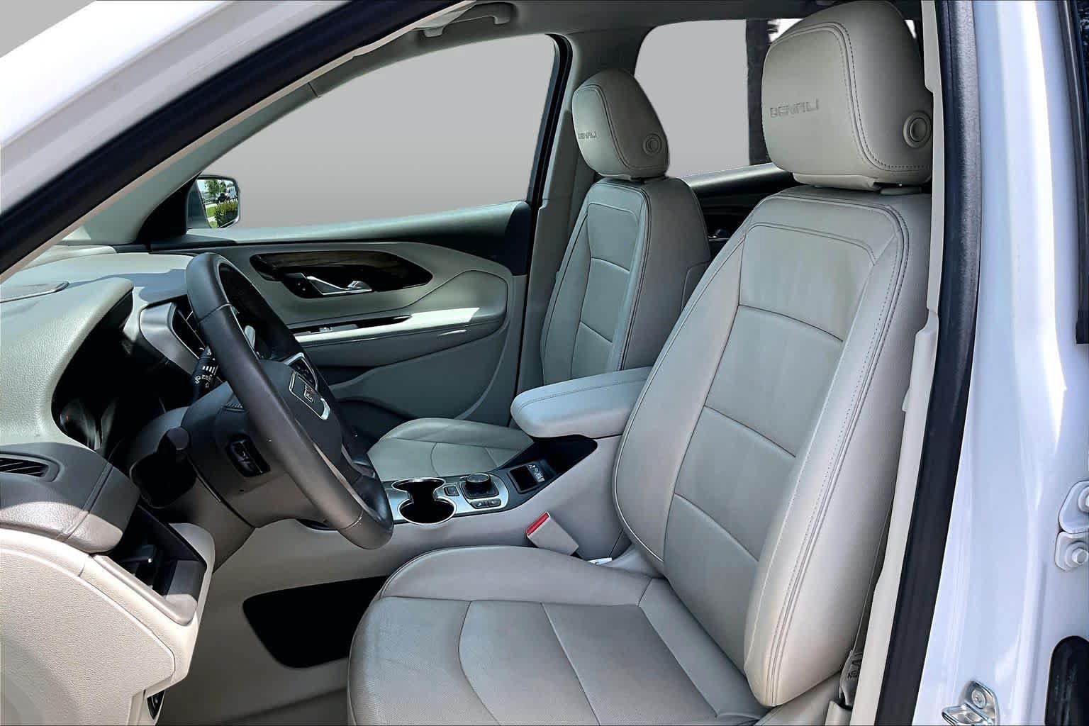 Used 2020 GMC Terrain Denali w/ Denali Premium Package FWD image 8