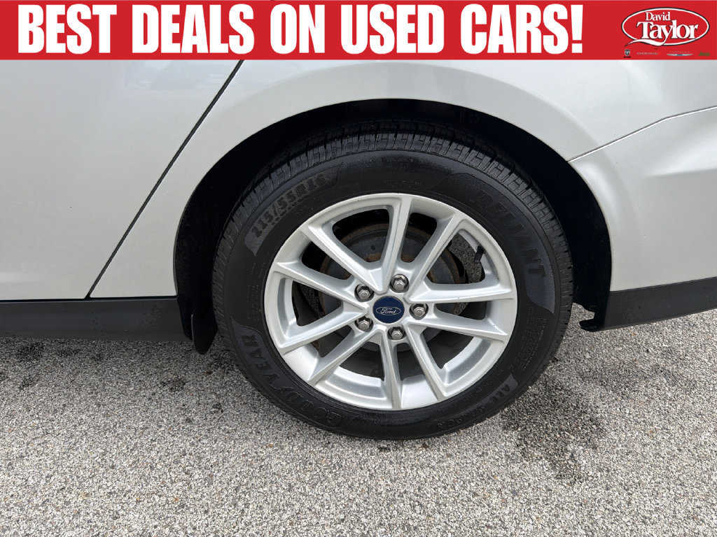 Used 2015 Ford Focus SE w/ SE Cold Weather Package FWD image 24