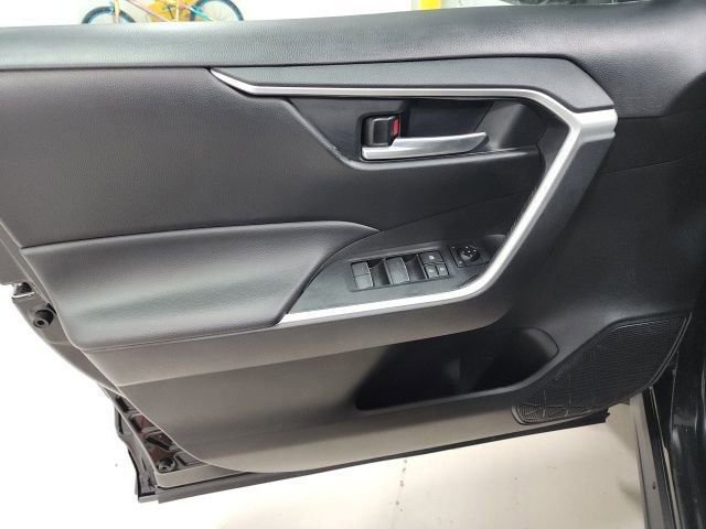 Used 2024 Toyota RAV4 XLE w/ Convenience Package image 24