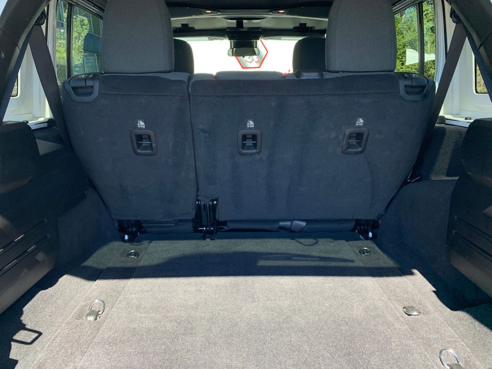 Used 2025 Jeep Wrangler Sahara image 30