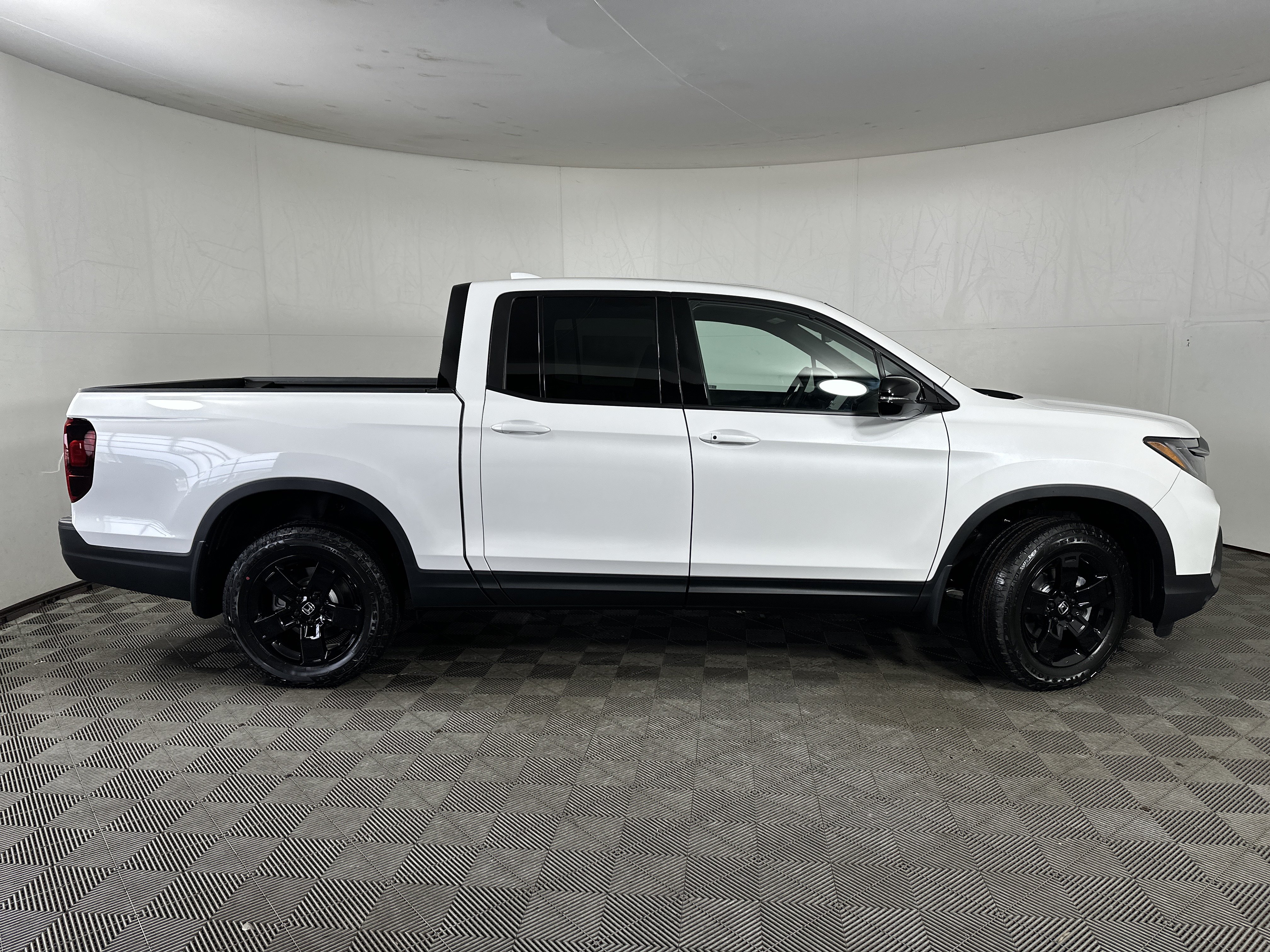 New 2026 Honda Ridgeline Black Edition image 8