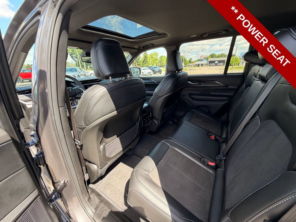 Used 2024 Jeep Grand Cherokee Altitude AWD/4WD image 18