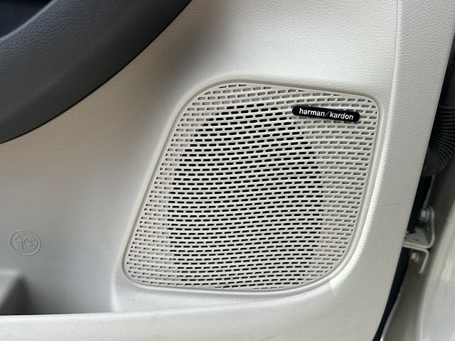 Used 2019 Chrysler Pacifica Touring-L Plus w/ Advanced Safetytec Group FWD image 17