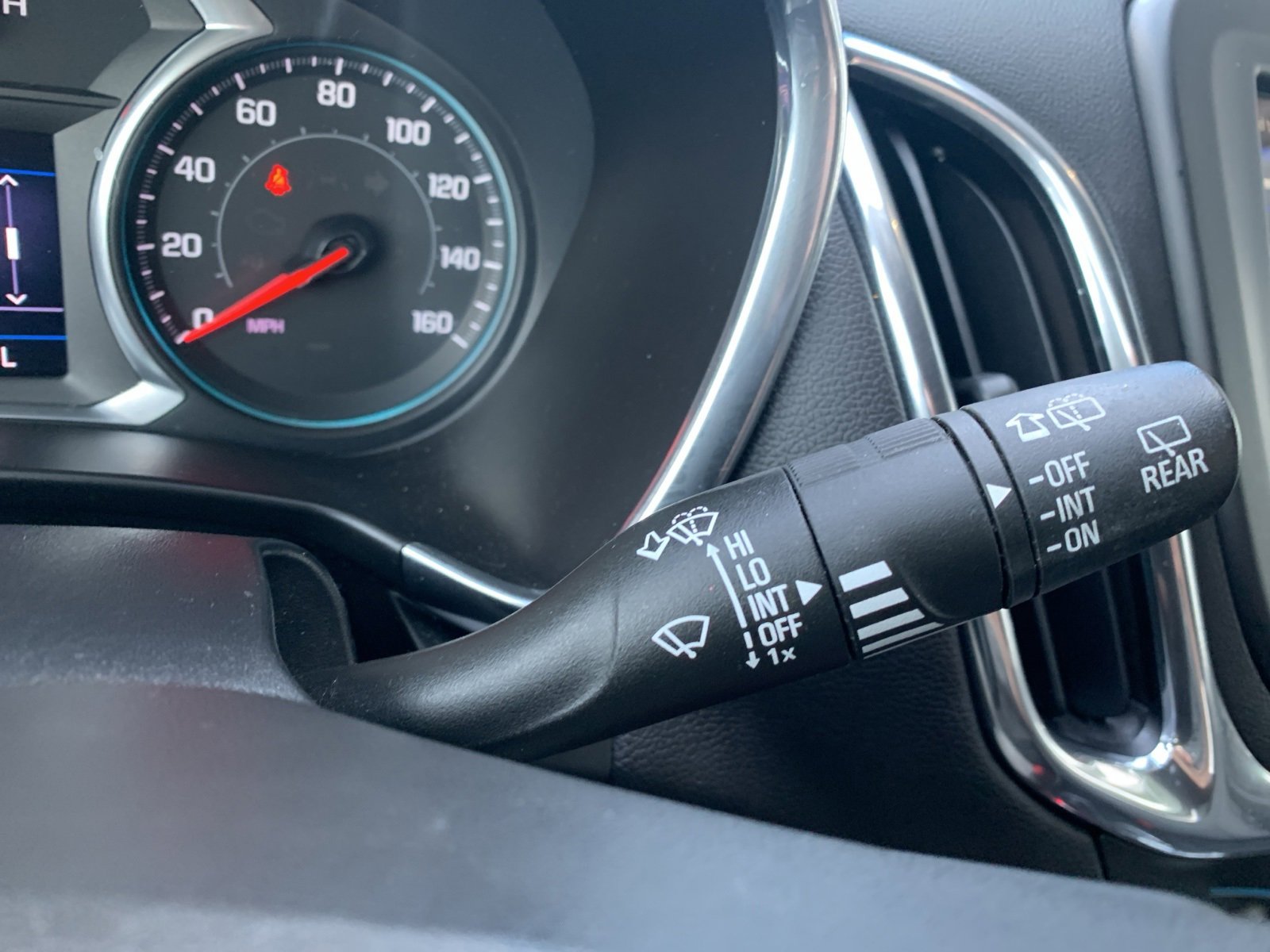 Used 2019 Chevrolet Equinox LT image 32