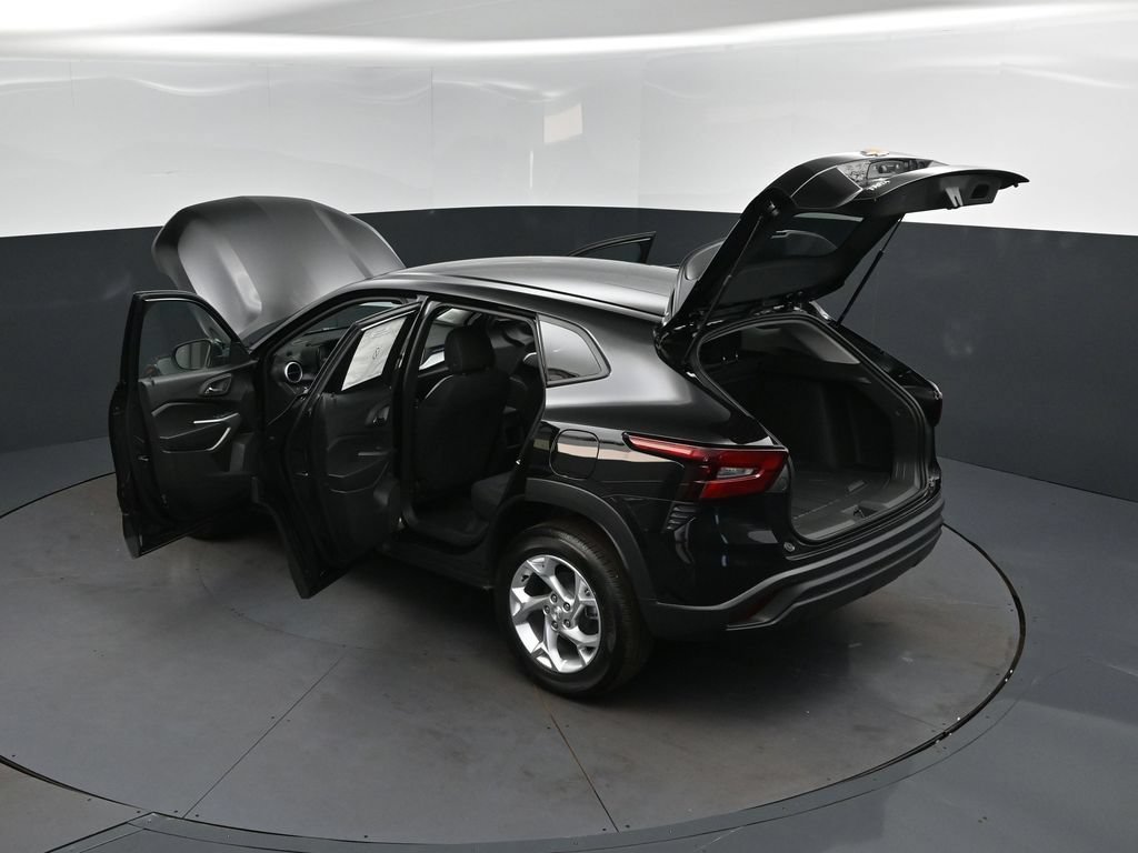 New 2026 Chevrolet Trax LS w/ LS Convenience Package FWD image 2