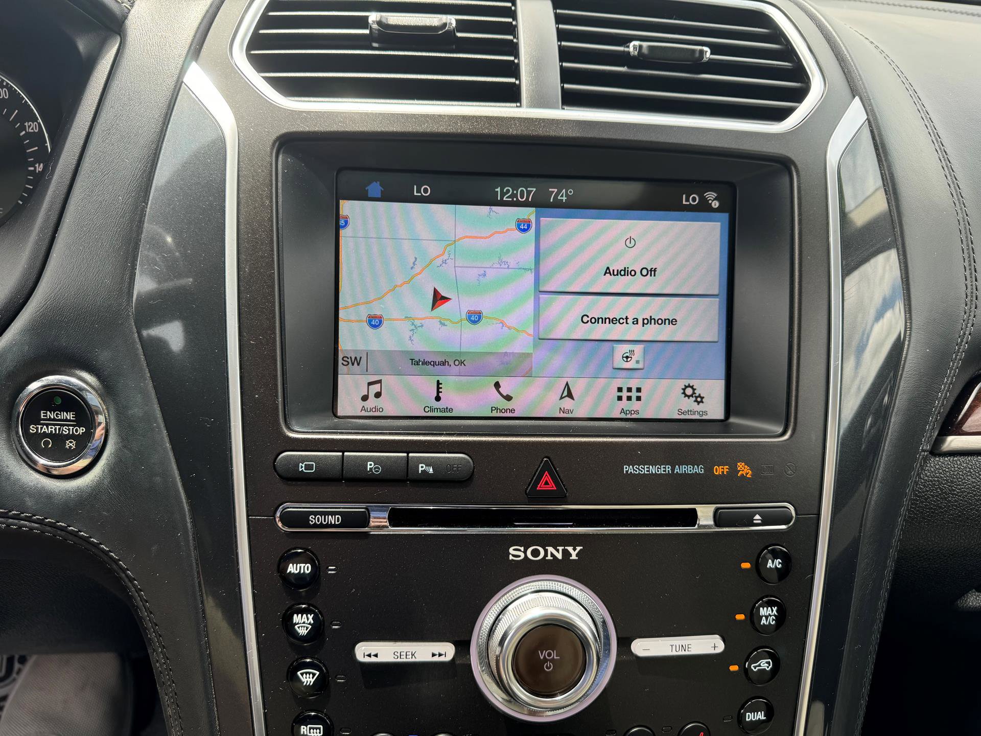 Used 2018 Ford Explorer Platinum image 18