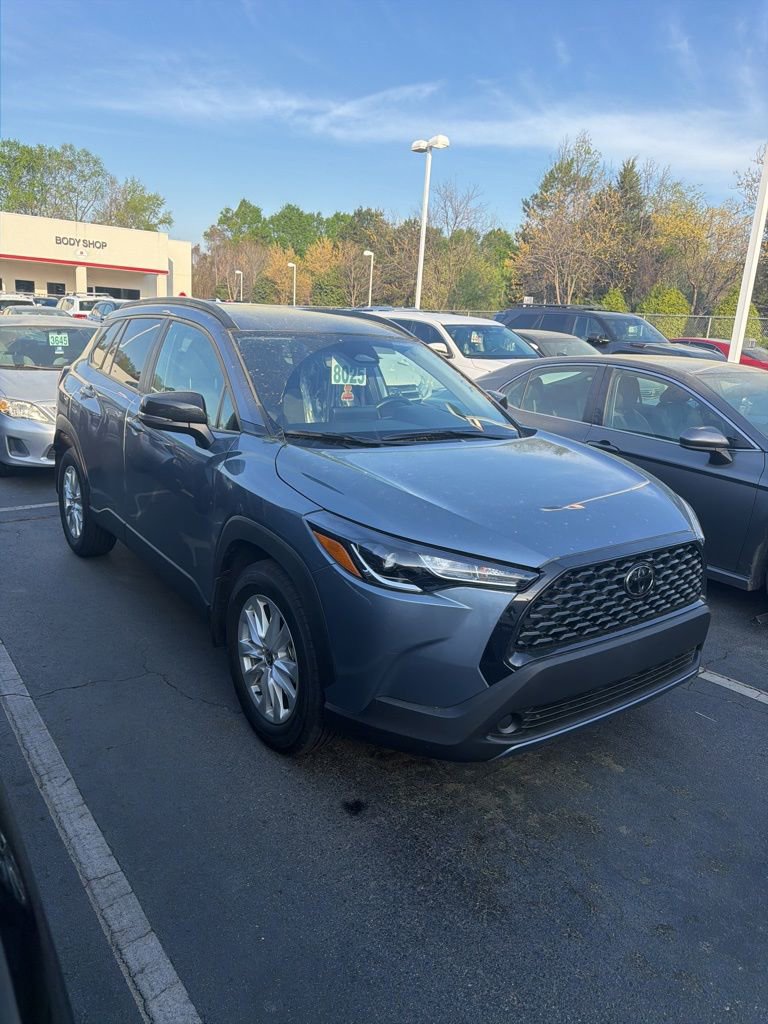 Used 2025 Toyota Corolla Cross LE image 4