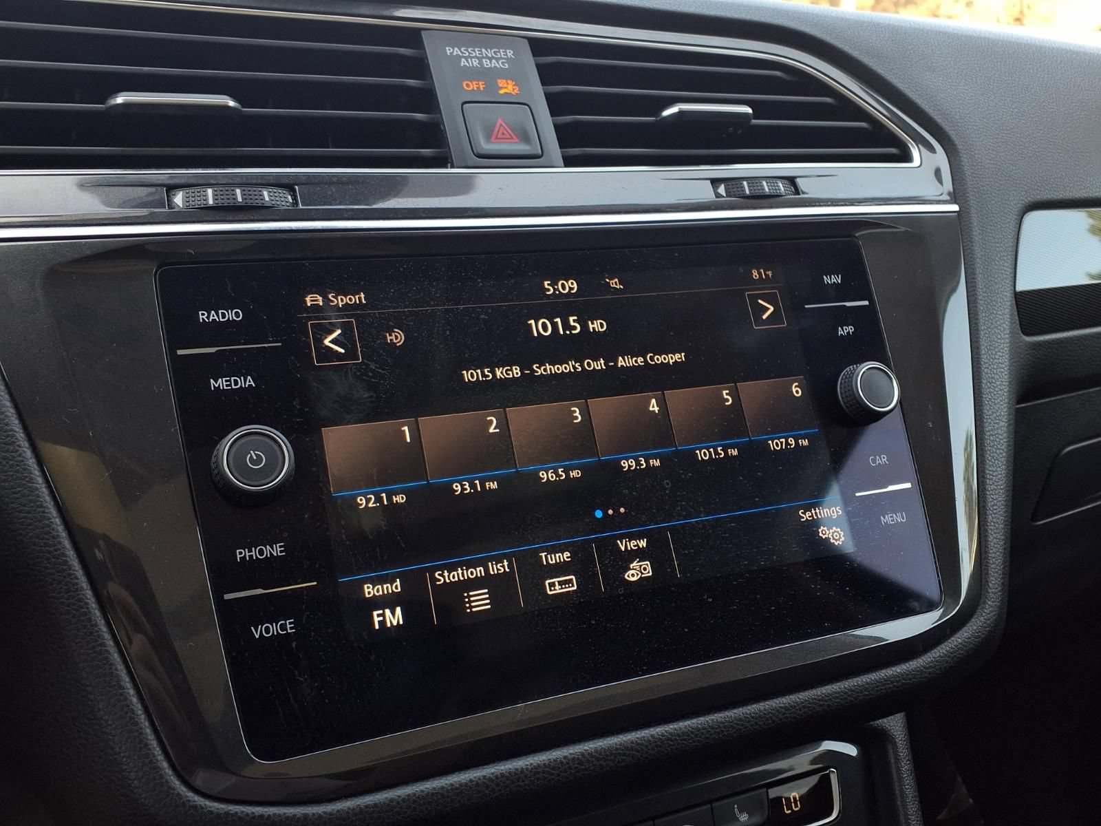 Used 2019 Volkswagen Tiguan SEL Premium AWD/4WD image 9