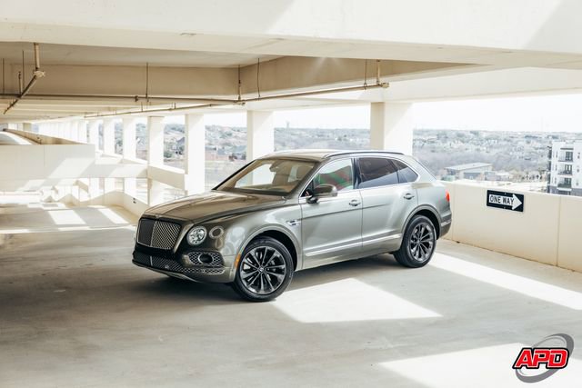 Used 2017 Bentley Bentayga image 44