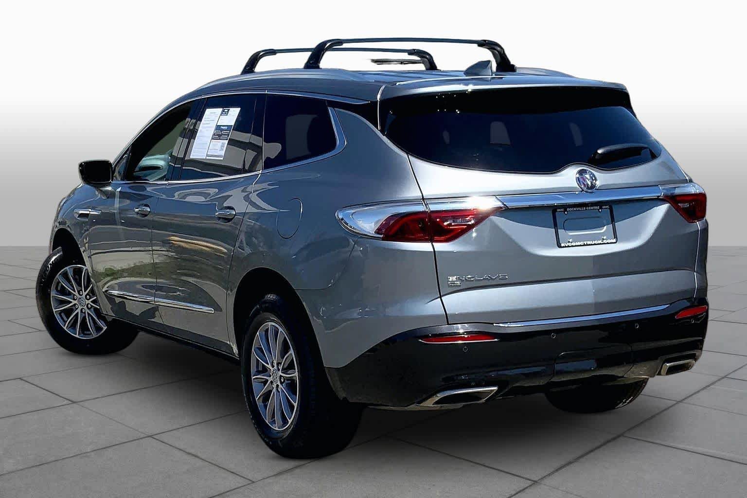 Used 2023 Buick Enclave Essence AWD/4WD image 12