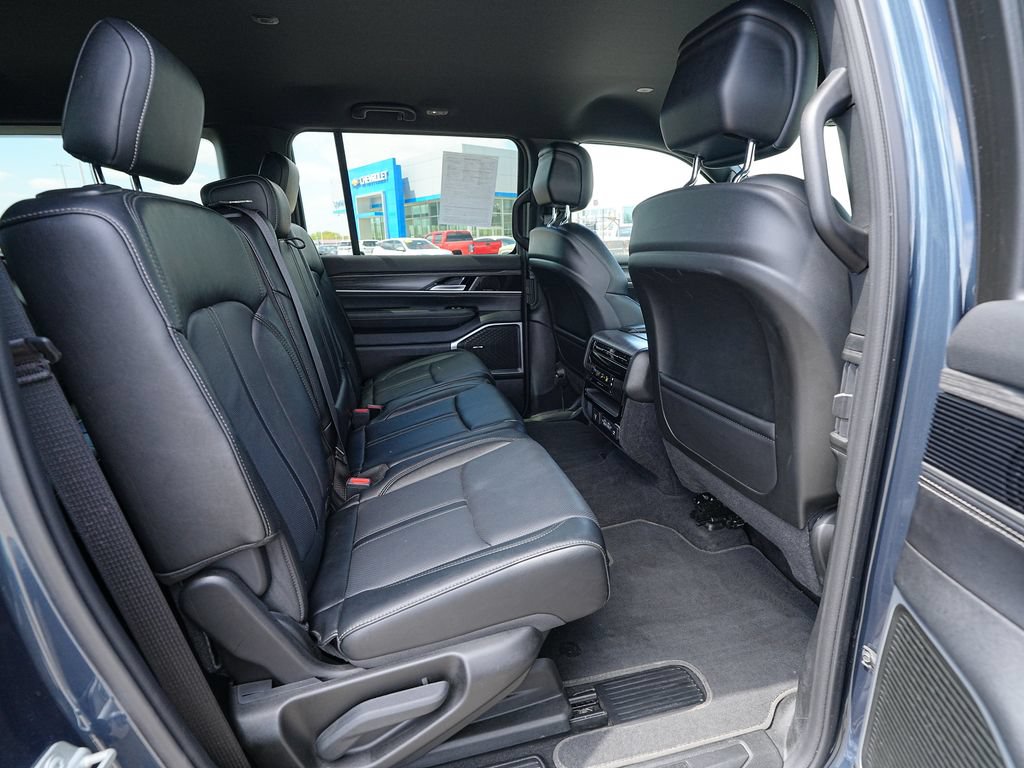 Used 2024 Jeep Wagoneer L Series III w/ Flexible Seating Group AWD/4WD image 23