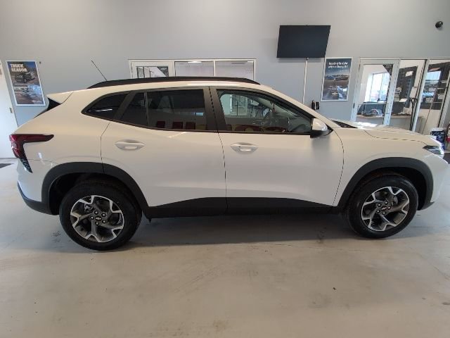 New 2026 Chevrolet Trax LT w/ LT Convenience Package FWD image 6