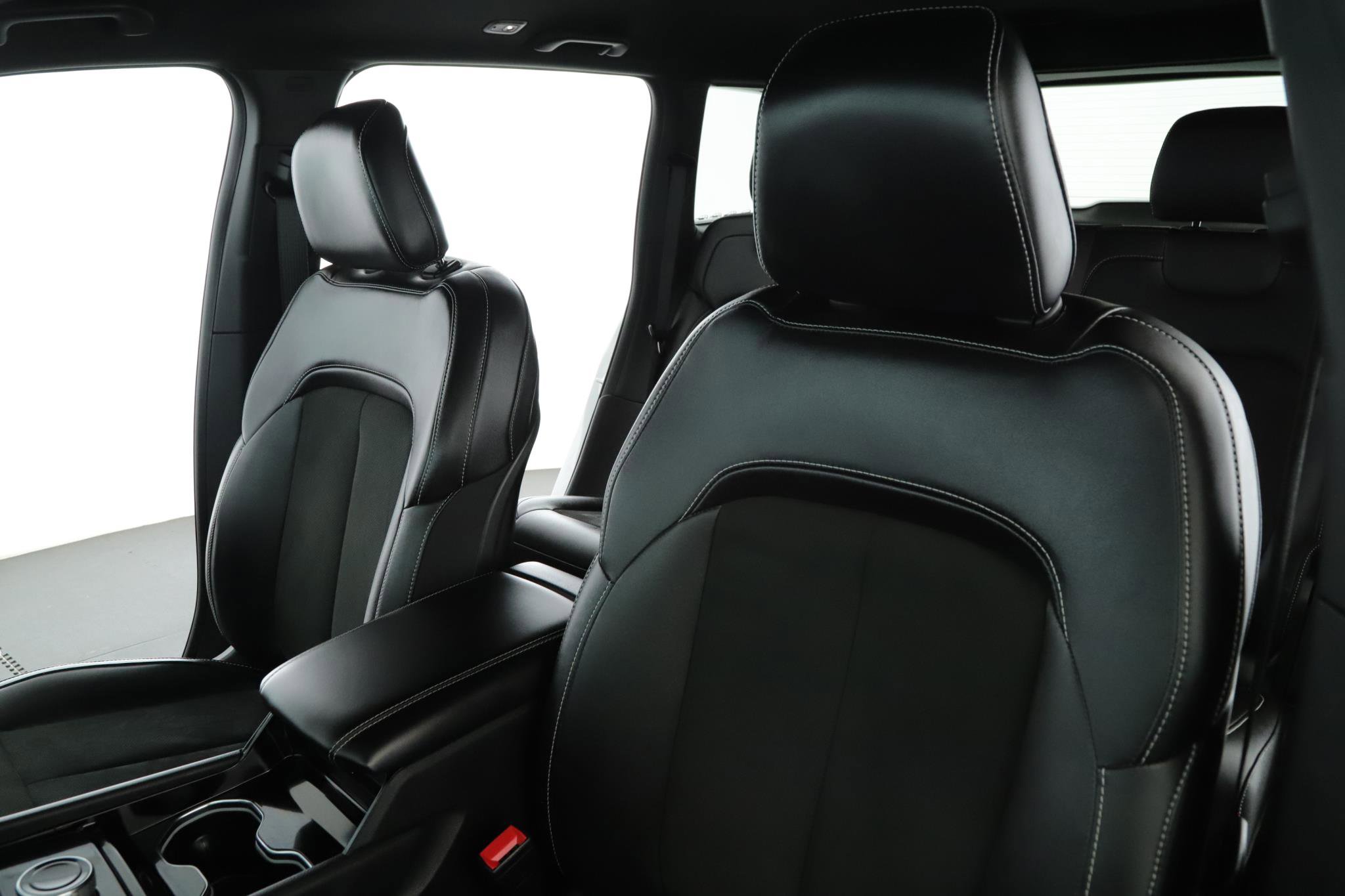 Used 2023 Jeep Grand Cherokee Altitude image 4