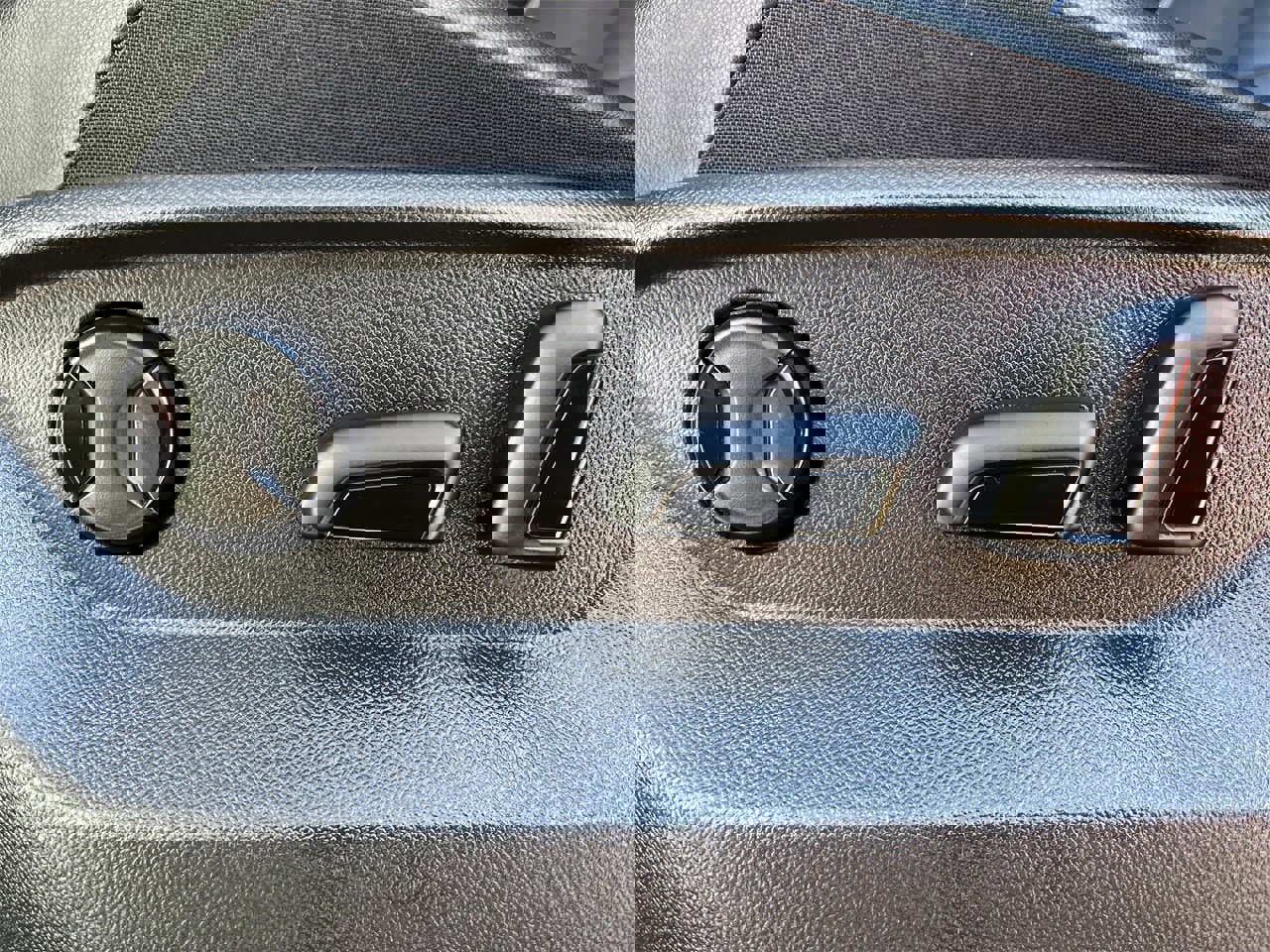 Used 2018 Volkswagen Tiguan SEL image 24