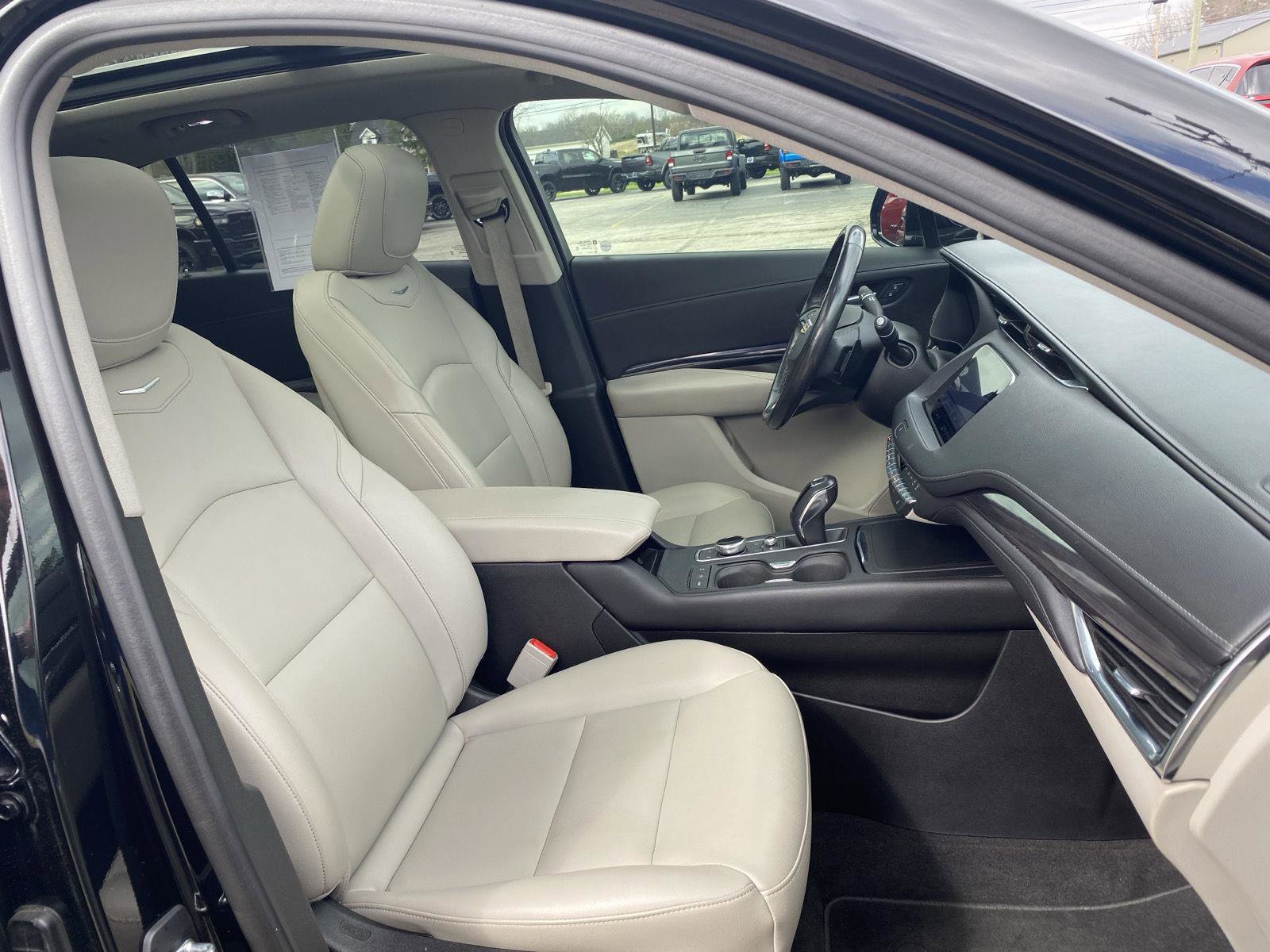 Used 2019 Cadillac XT4 Luxury w/ Cold Weather Package image 38