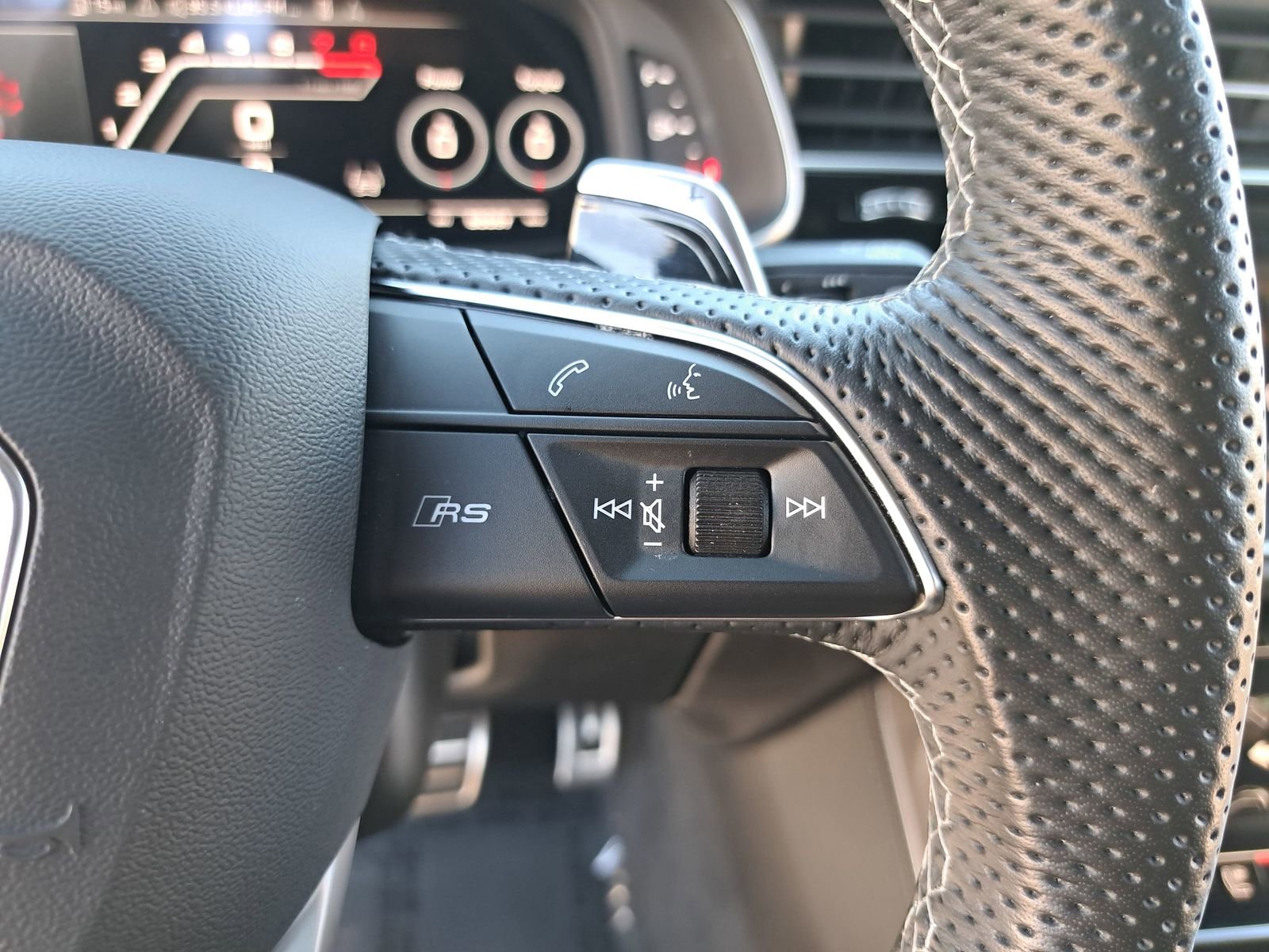 Used 2023 Audi RS Q8 image 18