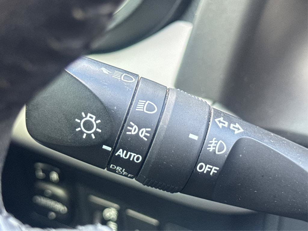 Used 2018 Toyota RAV4 Limited FWD image 17