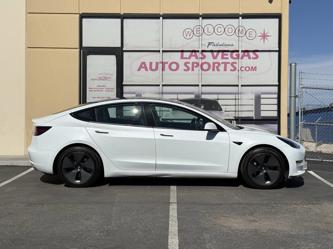 Used 2021 Tesla Model 3 Standard Range Plus image 4