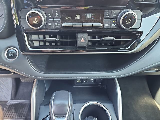 Used 2024 Toyota Highlander LE FWD image 27