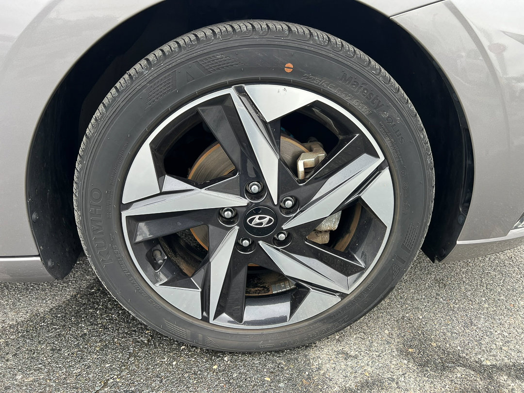 Used 2021 Hyundai Elantra Limited image 8