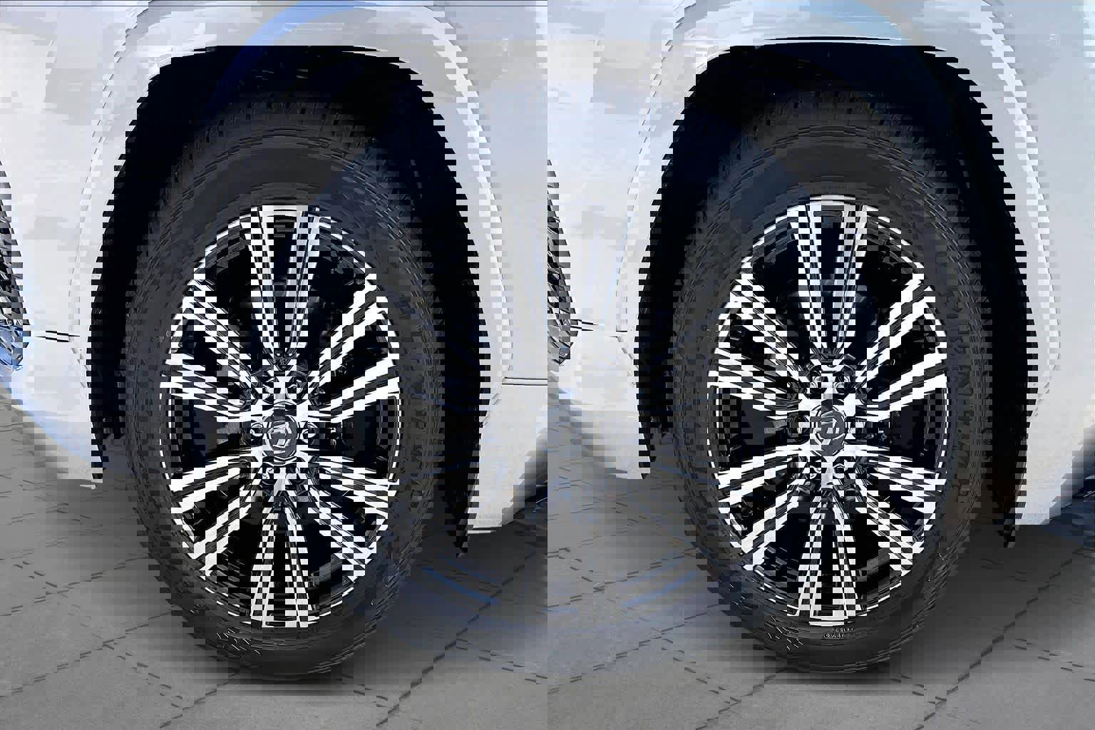 Used 2024 Lexus LX 600 4WD w/ Appearance Package image 9