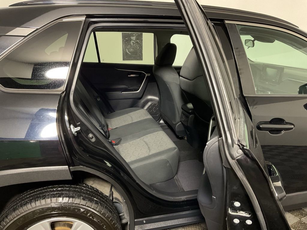 Used 2021 Toyota RAV4 XLE image 32