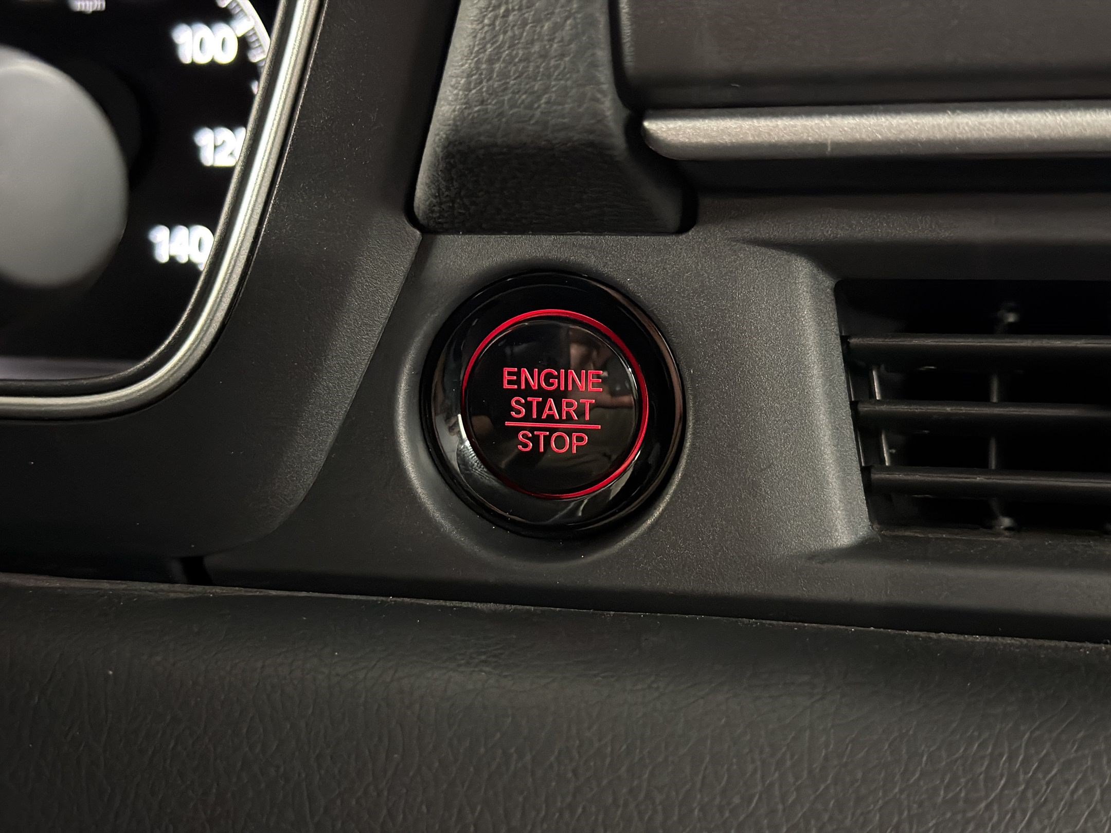 Certified 2025 Honda Pilot Touring image 17