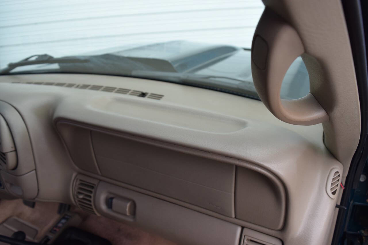 Used 1997 Chevrolet Silverado 1500 4x4 Regular Cab w/ Preferred Equipment Group 2 image 49