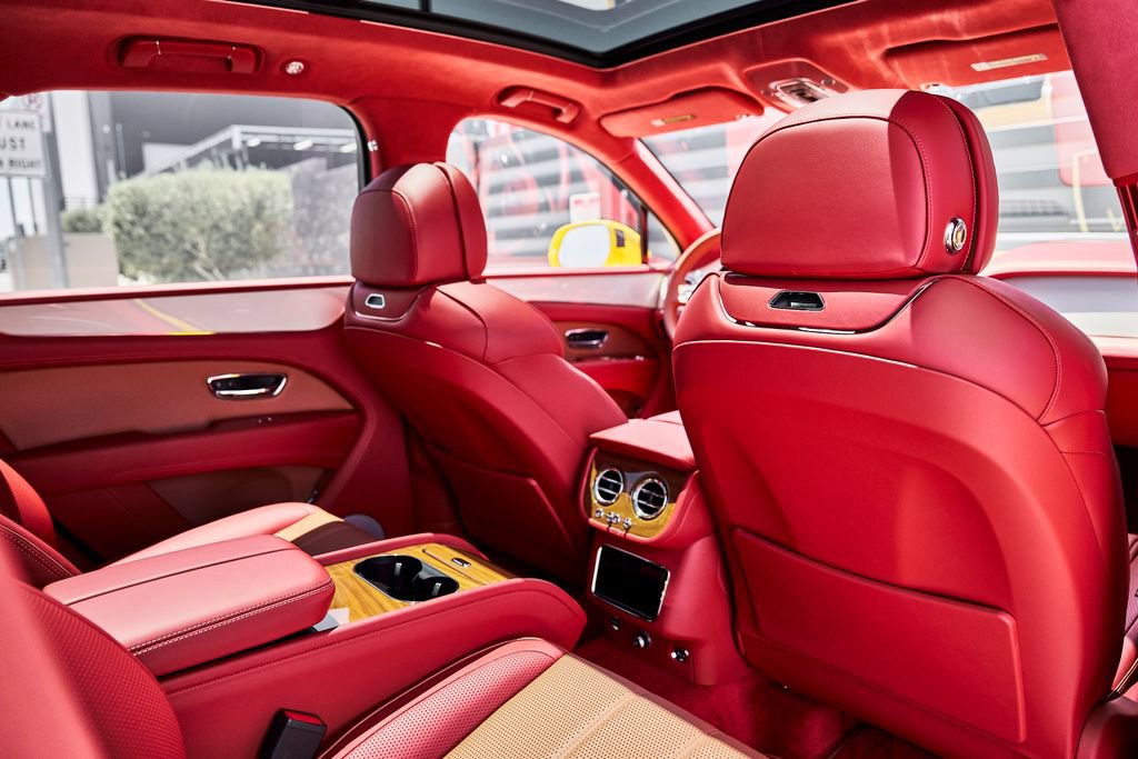 Used 2023 Bentley Bentayga AWD/4WD image 37