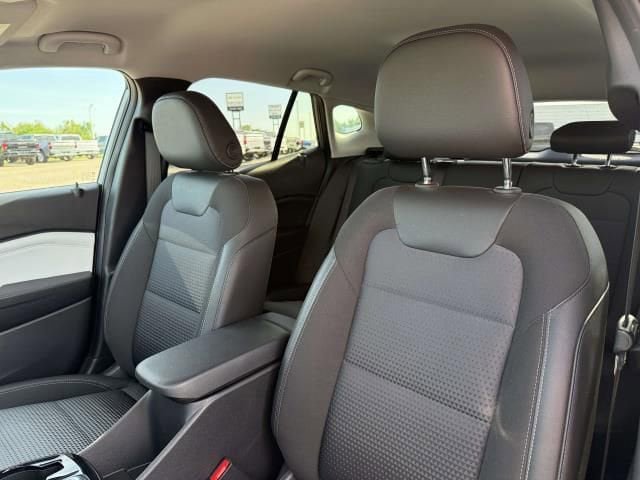 Certified 2025 Chevrolet Trax LT FWD image 10