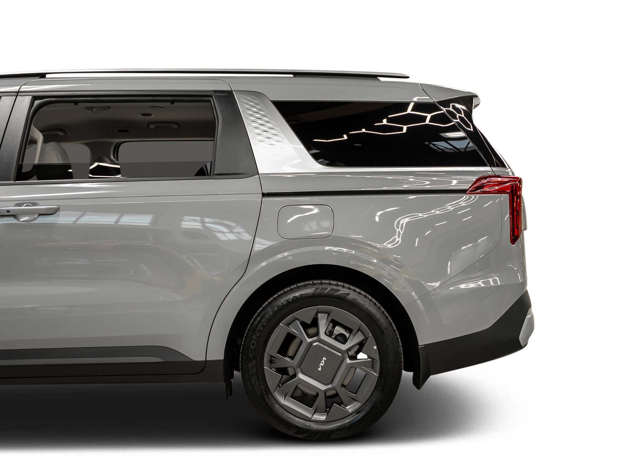 Used 2025 Kia Carnival EX image 18