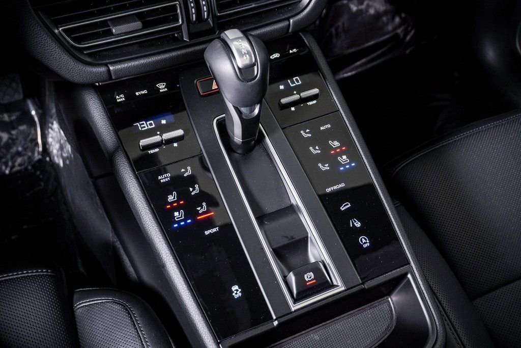 Certified 2025 Porsche Macan image 24