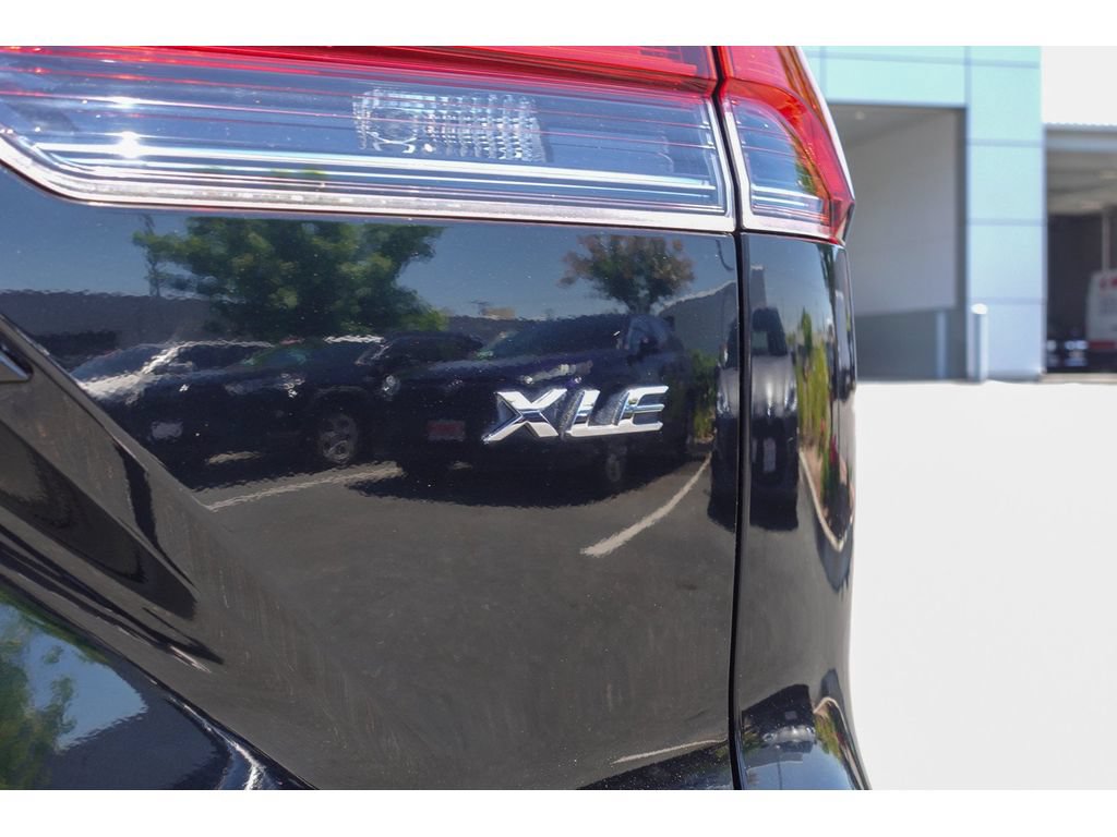 Certified 2023 Toyota Corolla Cross XLE FWD image 7
