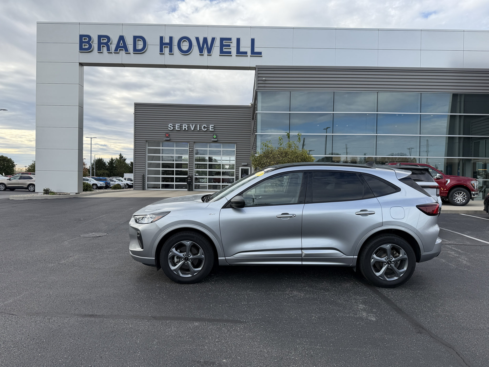 Used 2023 Ford Escape ST-Line w/ Tech Pack #1 AWD/4WD image 1