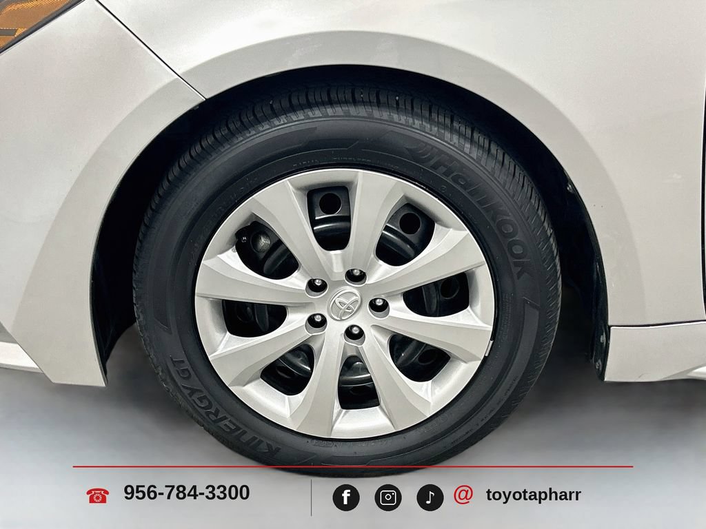 Used 2025 Toyota Corolla LE FWD image 27