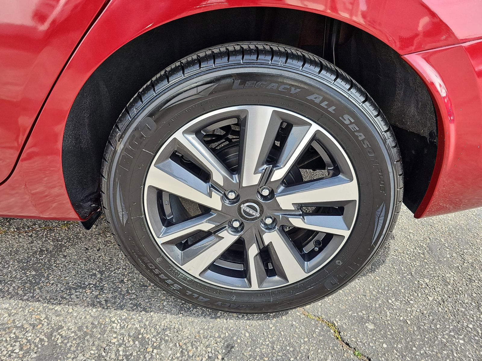 Used 2024 Nissan Versa SV image 37