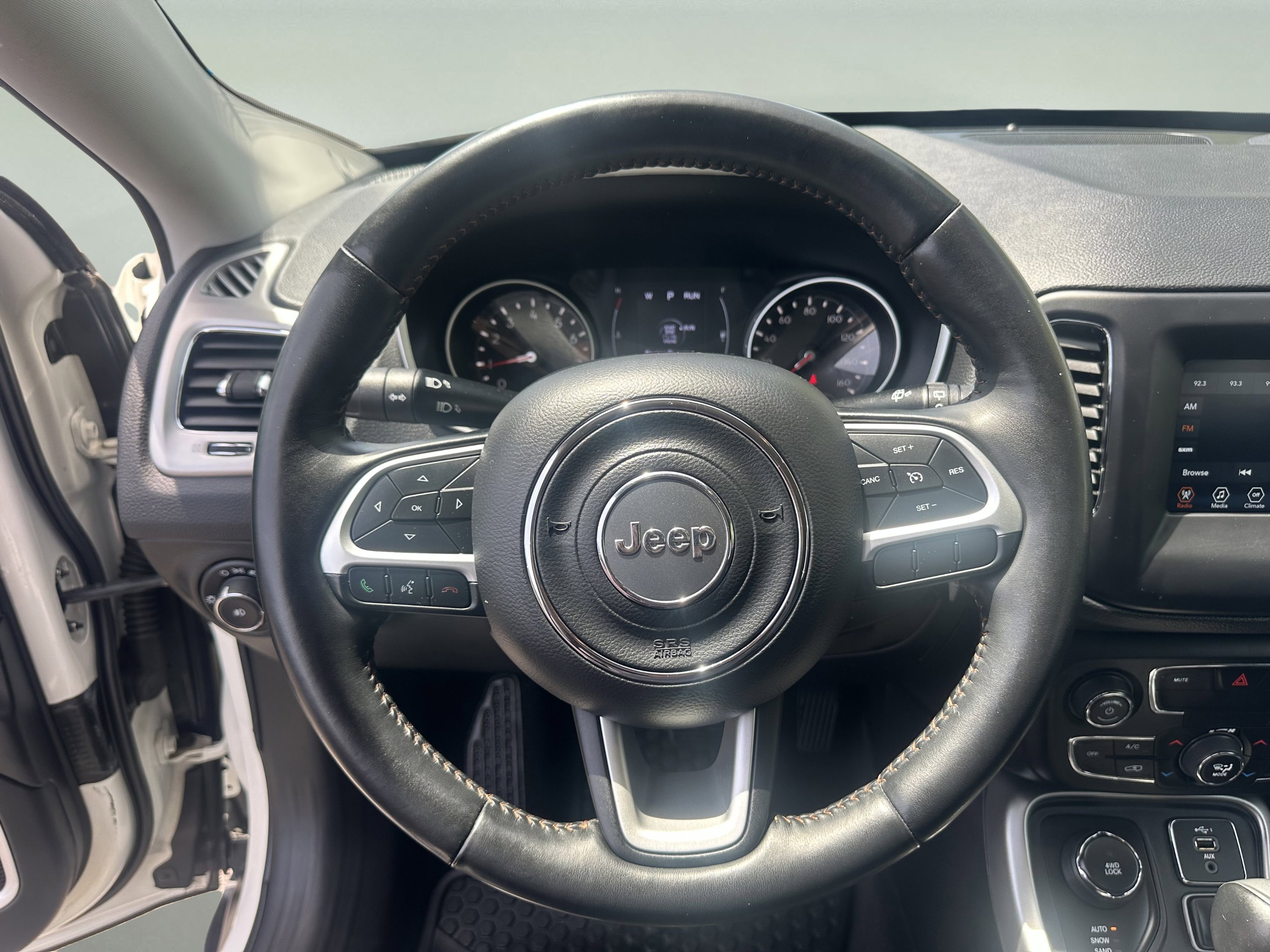 Used 2019 Jeep Compass Latitude w/ Cold Weather Group AWD/4WD image 12