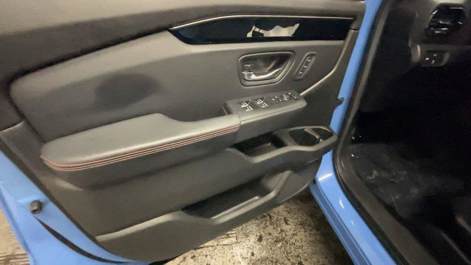Used 2025 Honda Pilot TrailSport image 29